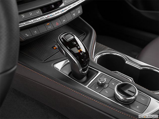 2022 Cadillac CT4 | Gear shifter/center console
