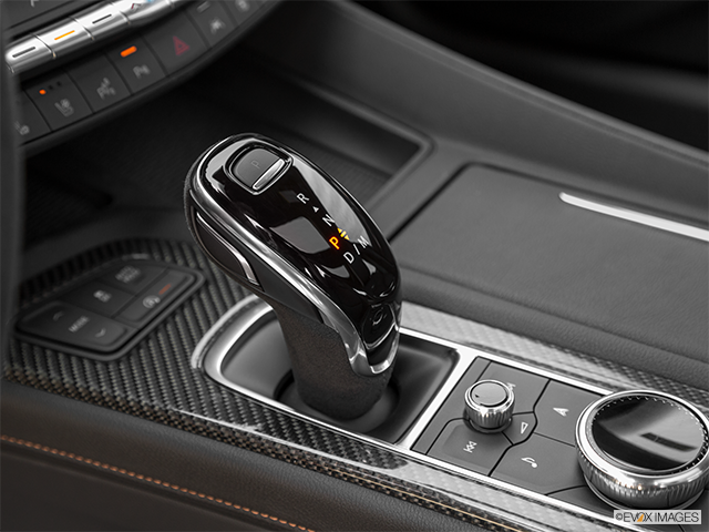 2022 Cadillac CT5 | Gear shifter/center console