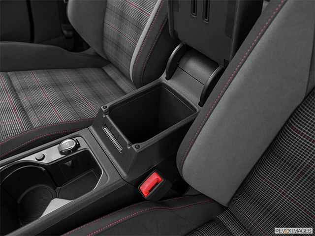 2022 Volkswagen Golf GTI | Front center divider