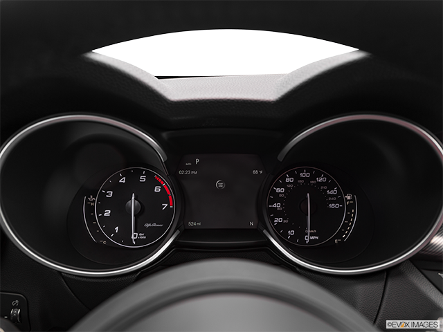 2022 Alfa Romeo Stelvio | Speedometer/tachometer