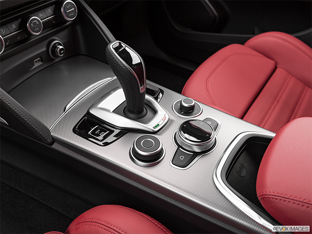 2022 Alfa Romeo Stelvio | Gear shifter/center console