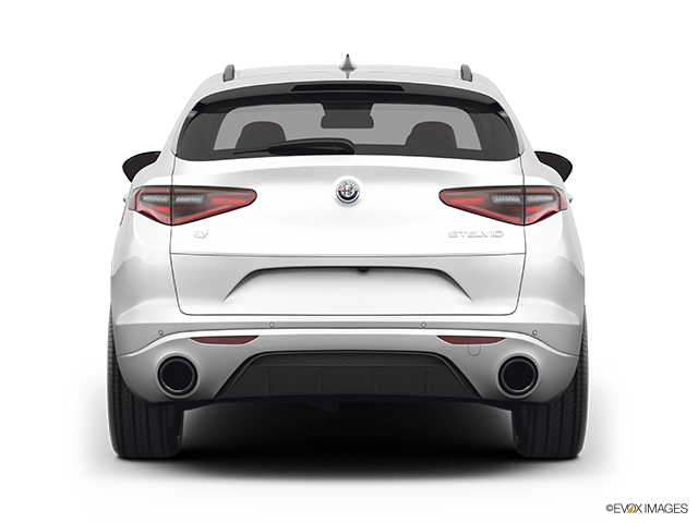 2022 Alfa Romeo Stelvio | Low/wide rear