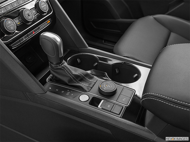 2022 Volkswagen Atlas Cross Sport | Gear shifter/center console