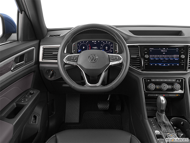 2022 Volkswagen Atlas Cross Sport | Steering wheel/Center Console