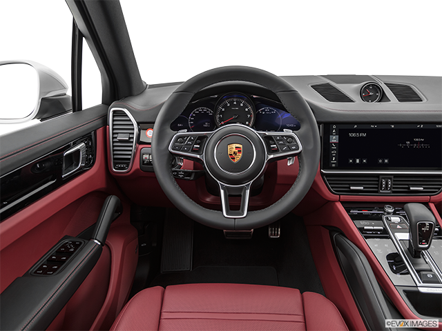 2022 Porsche Cayenne | Steering wheel/Center Console