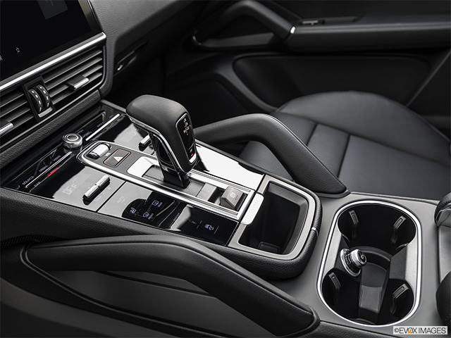 2022 Porsche Cayenne | Gear shifter/center console