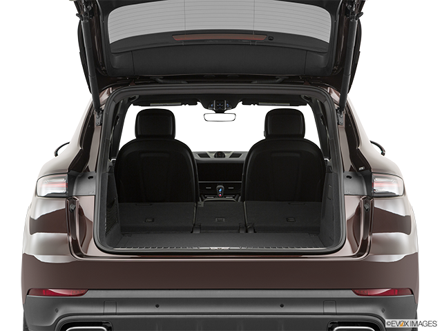 2022 Porsche Cayenne | Hatchback & SUV rear angle
