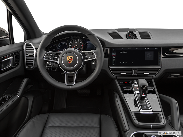 2022 Porsche Cayenne | Steering wheel/Center Console