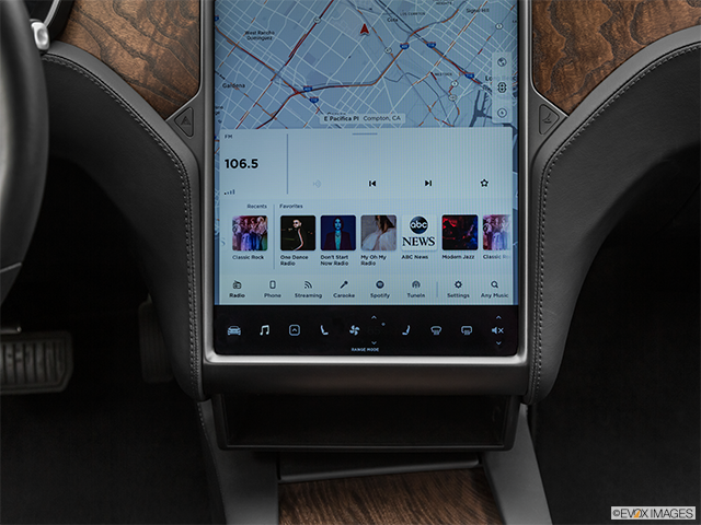 2022 Tesla Model S | Closeup of radio head unit
