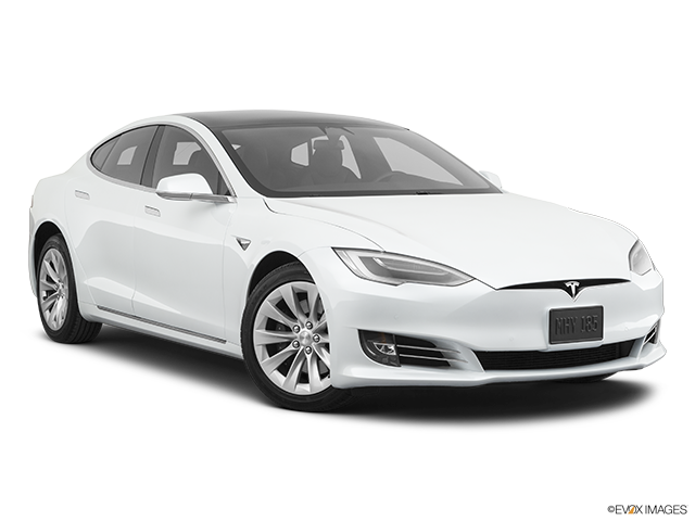 2022 Tesla Model S | Front passenger 3/4 w/ wheels turned