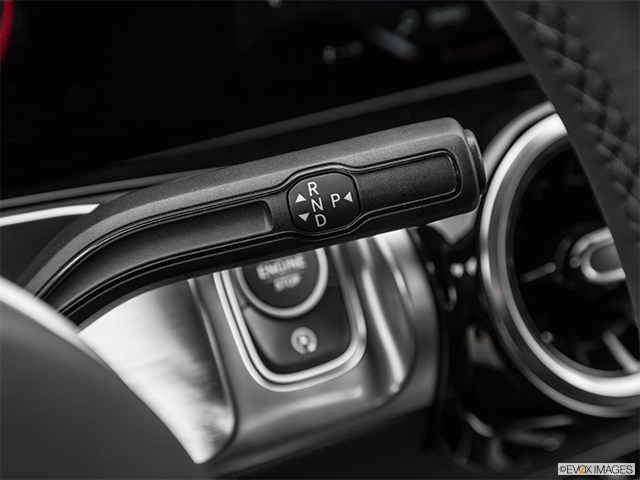 2023 Mercedes-Benz GLB | Gear shifter/center console