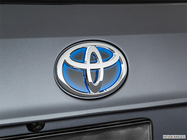 2024 Toyota Highlander Hybrid | Rear manufacturer badge/emblem