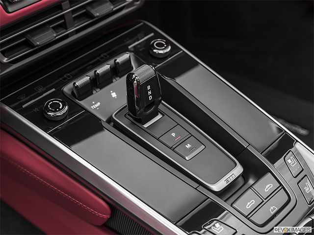 2022 Porsche 911 | Gear shifter/center console