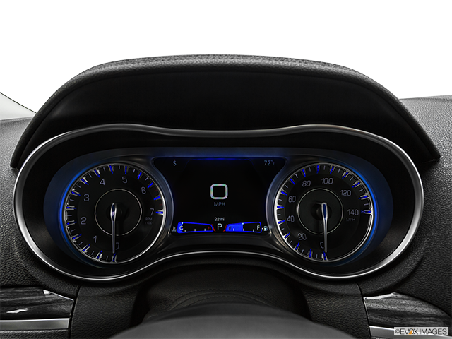 2022 Chrysler 300 | Speedometer/tachometer