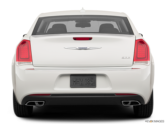 2022 Chrysler 300 | Low/wide rear