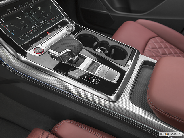 2022 Audi SQ8 | Gear shifter/center console