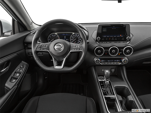 2022 Nissan Sentra | Steering wheel/Center Console
