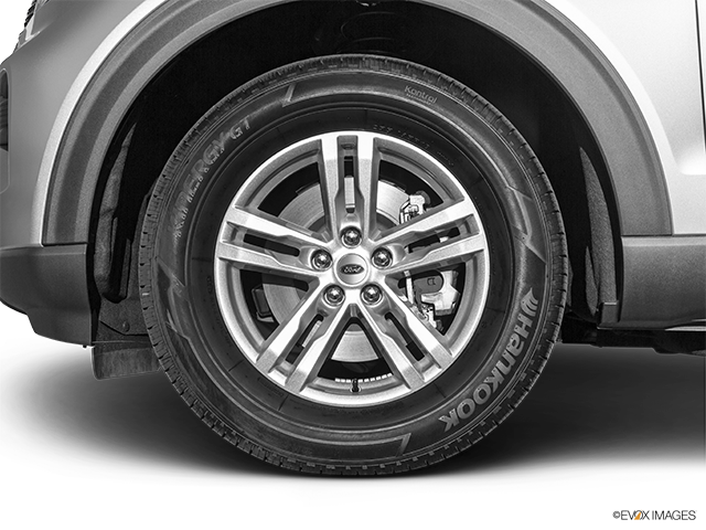 2022 Ford Explorer | Front Drivers side wheel at profile