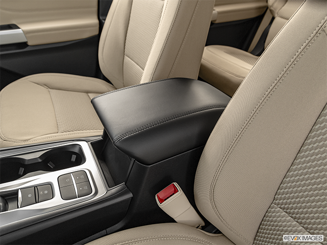 2023 Ford Explorer XLT 4WD: Price, Review, Photos (Canada) | Driving