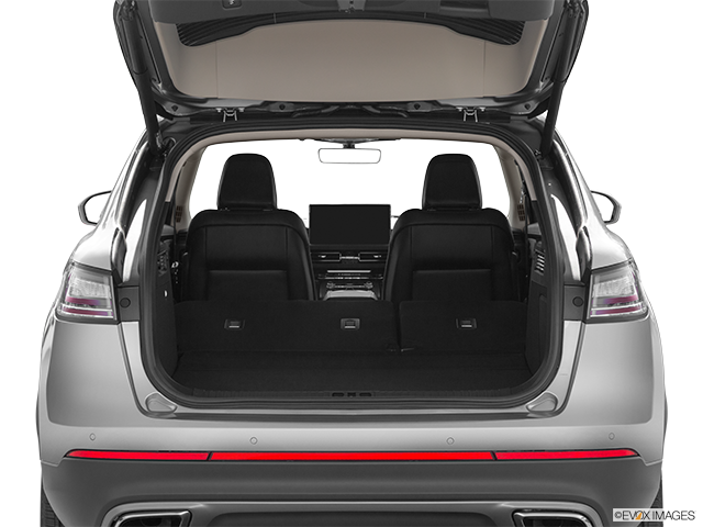 2022 Lincoln Nautilus | Hatchback & SUV rear angle