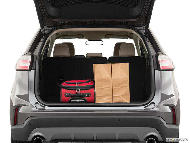 2022 Ford Edge | Trunk props