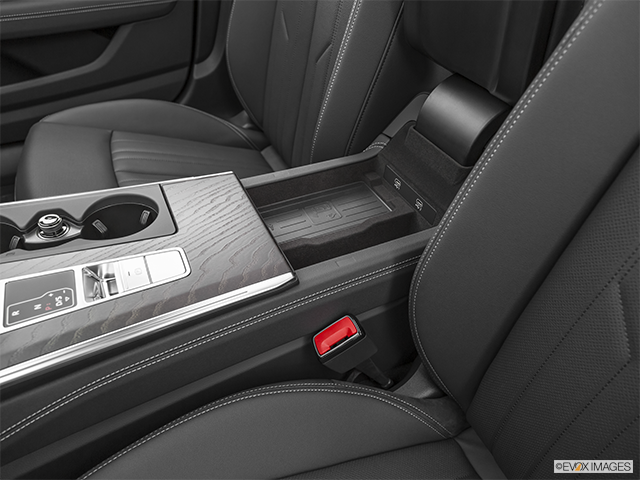 2024 Audi A6 Allroad | Front center divider