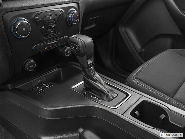 2022 Ford Ranger | Gear shifter/center console