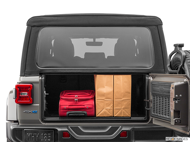 2022 Jeep Wrangler Unlimited | Trunk props