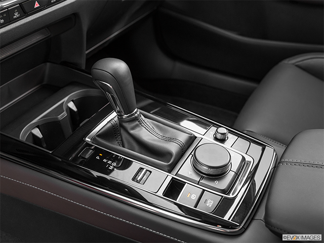 2022 Mazda CX-30 | Gear shifter/center console