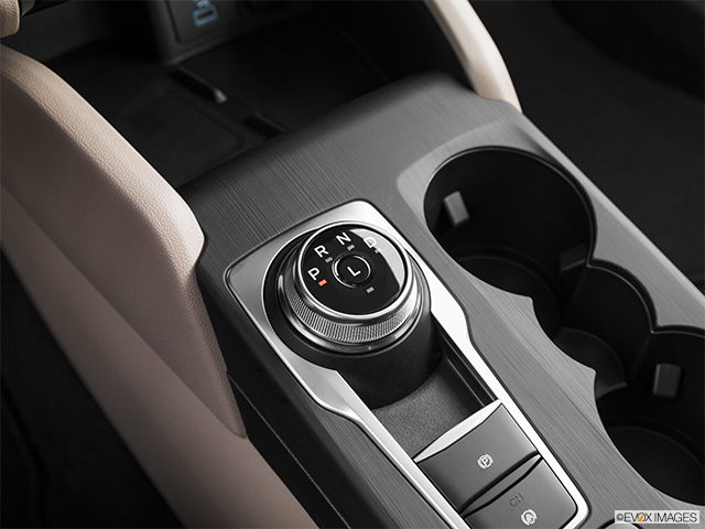 2022 Ford Escape | Gear shifter/center console