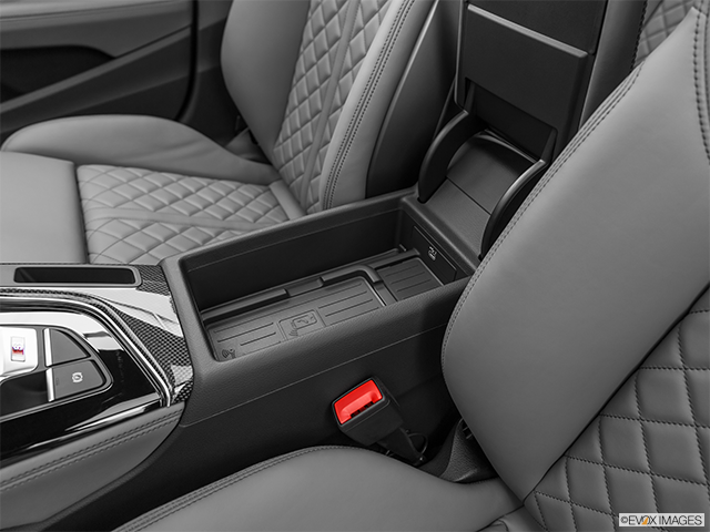2022 Audi S5 Sportback | Front center divider