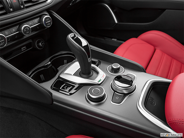 2022 Alfa Romeo Giulia | Gear shifter/center console
