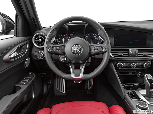 2022 Alfa Romeo Giulia | Steering wheel/Center Console