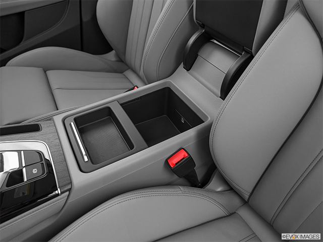 2022 Audi Q5 | Front center divider