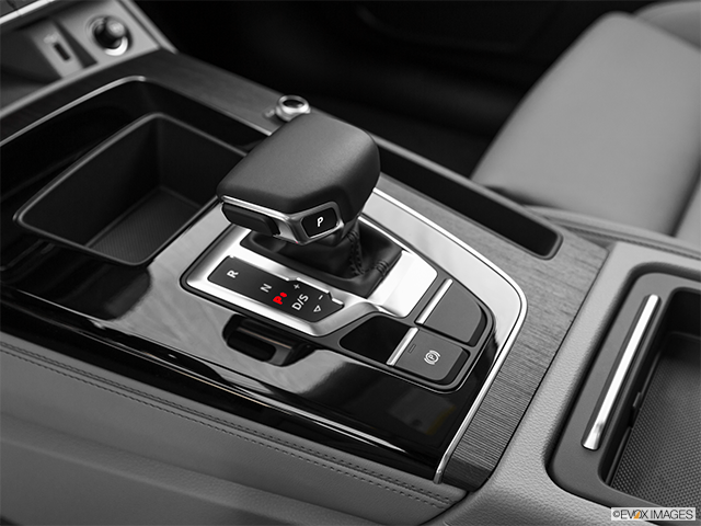 2022 Audi Q5 | Gear shifter/center console