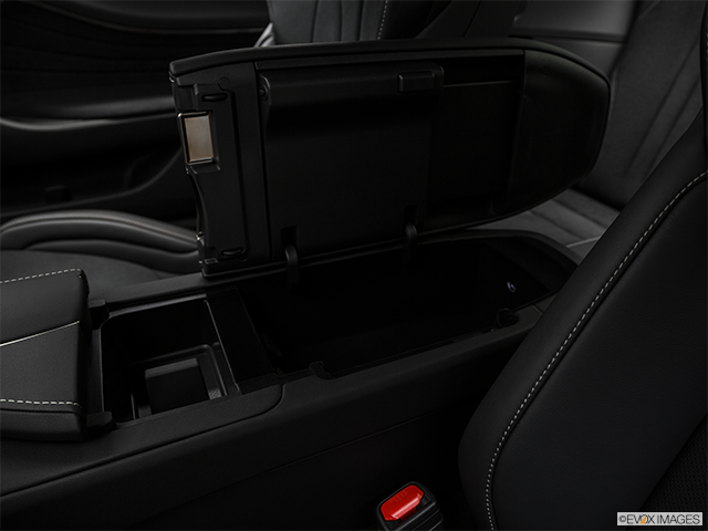2022 Lexus LC 500h | Front center divider
