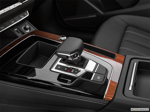 2024 Audi Q5 | Gear shifter/center console