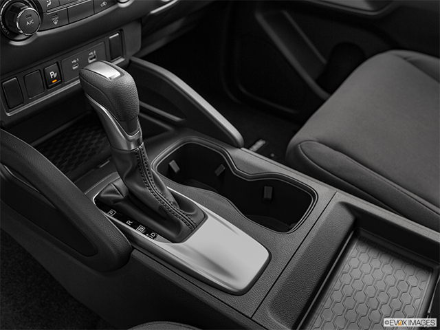 2022 Nissan Frontier | Gear shifter/center console