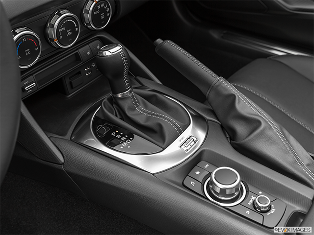 2022 Mazda MX-5 | Gear shifter/center console