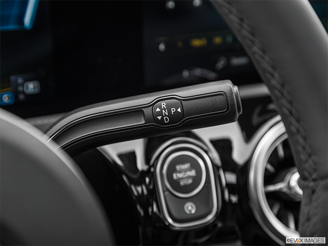 2022 Mercedes-Benz CLA | Gear shifter/center console