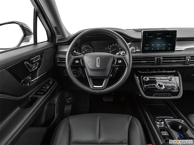 2023 Lincoln Corsair | Steering wheel/Center Console