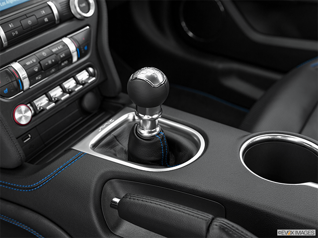 2022 Ford Mustang | Gear shifter/center console
