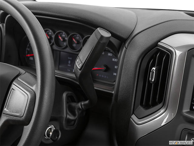 2022 Chevrolet Silverado 2500HD | Gear shifter/center console