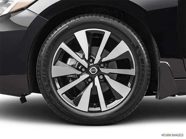 2022 Nissan Sentra | Front Drivers side wheel at profile