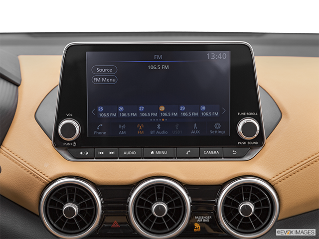 2022 Nissan Sentra | Closeup of radio head unit