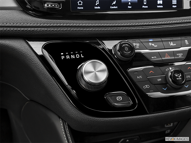 2023 Chrysler Pacifica Hybrid | Gear shifter/center console