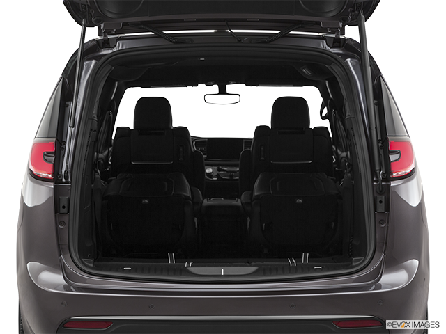 2022 Chrysler Pacifica Hybrid | Hatchback & SUV rear angle