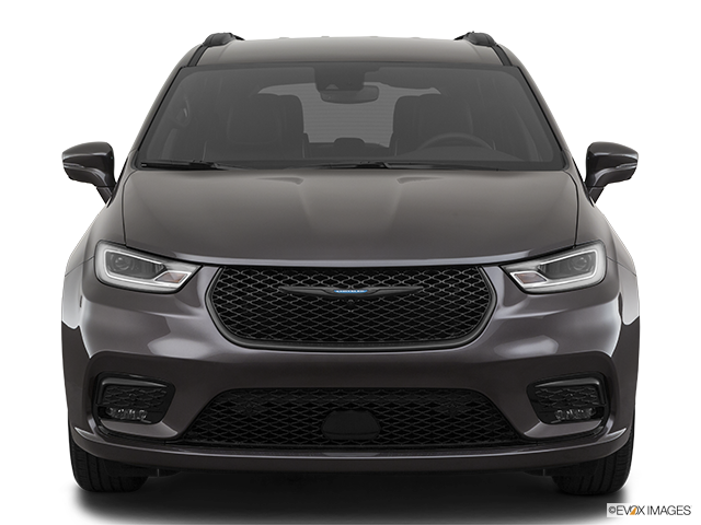2022 Chrysler Pacifica Hybrid | Low/wide front
