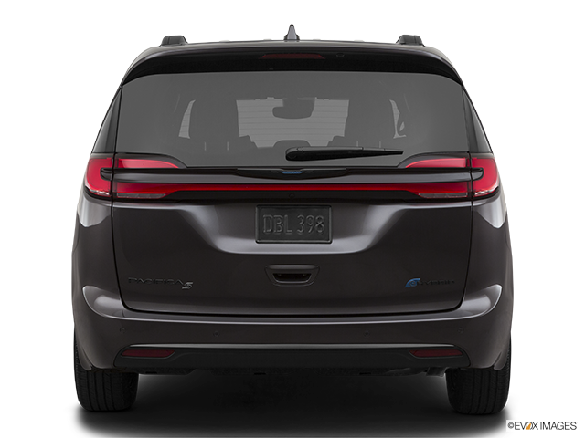 2022 Chrysler Pacifica Hybrid | Low/wide rear