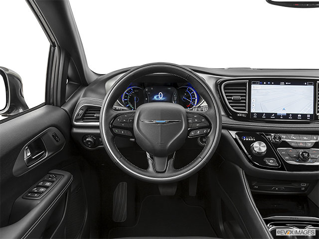 2023 Chrysler Pacifica Hybrid | Steering wheel/Center Console